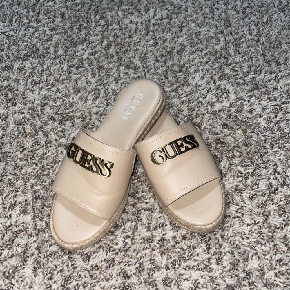 Guess logo sandals 👡